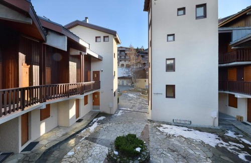 Montchavin Apartment | 50m from ski slopes, 1st floor, view mountain, balcony, tv, ski locker, 30m², Montchavin La Plagne