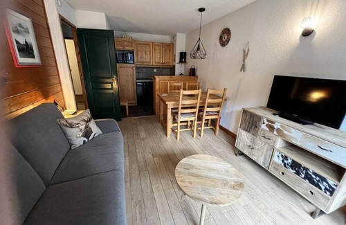 Valloire Apartment | 50m from ski slopes, 1st floor, swimming pool, sauna, hammam, balcony, tv, ski locker, 33m²
