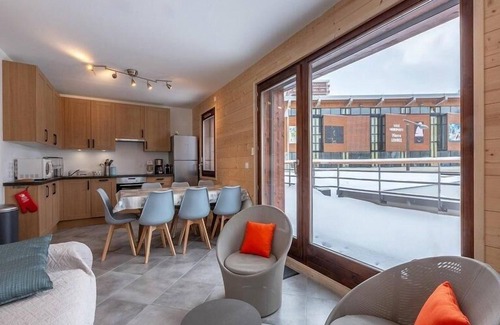 Plagne Centre Apartment | 50m from ski slopes, 4th floor, view resort, terrace, parking, tv, ski locker, 60m², La Plagne