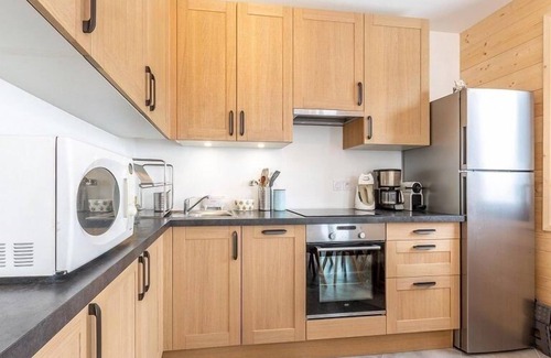 Plagne Centre Apartment | 50m from ski slopes, 4th floor, view resort, terrace, parking, tv, ski locker, 60m², La Plagne