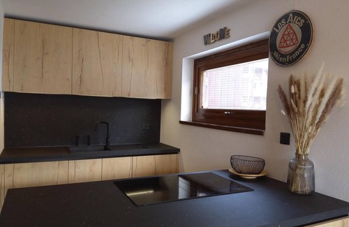 Arc-1600 Apartment | 50m from ski slopes, 8th floor, balcony, tv, ski locker, 65m², Les Arcs