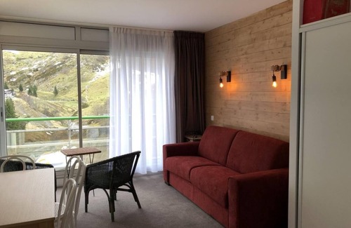 Eaux-Bonnes Apartment | 50m from ski slopes, 7th floor, view mountain, balcony, tv, 28m², Gourette