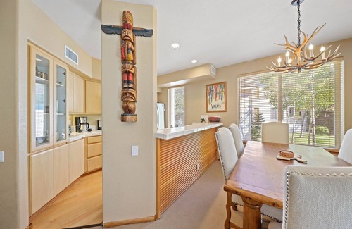 Olympic Valley Condo | 512 | 2BD Polished Comfort Hot Tubs + Parking