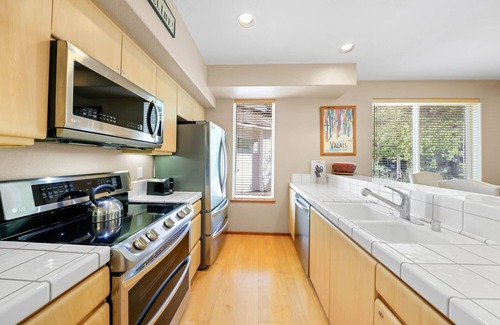 Olympic Valley Condo | 512 | 2BD Polished Comfort Hot Tubs + Parking