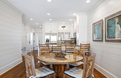 East Beach Condo | 5128 Windswept: Renovated 2BR Oceanfront Condo, Beach Gear/Bike Credit