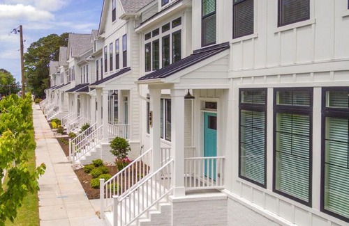 Northeast Virginia Beach House | 519 The Great Neck House