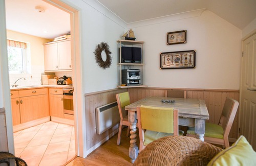 Charmouth Cottage | 52 Fernhill Heights