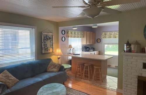 Lakeside Cottage | 536 Cherry in Lakeside