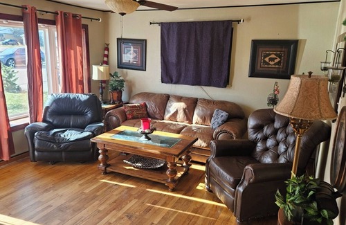 Littleton House | 55% OFF for 29 days or more booking or more! Pet friendly Doll House Centennial