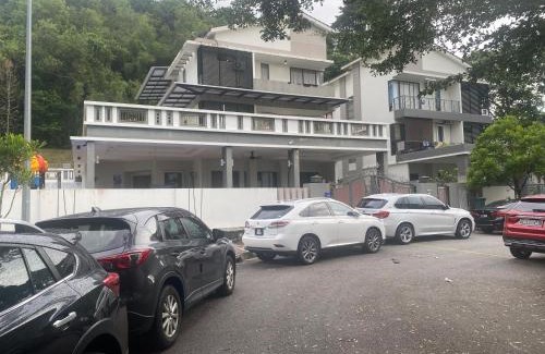 Bayan Lepas House | 55PAX 9BR Villa with Kids swimming Pool, KTV, BBQ n Pool Tables near SPICE Arena Penang 9800 SQFT