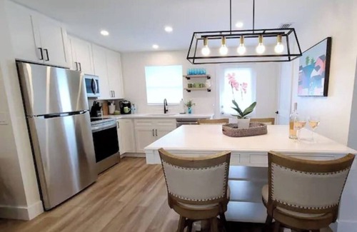 Naples Park Cottage | 562 Beachy Keen Cottage| New Pool | Mins 2 Beaches