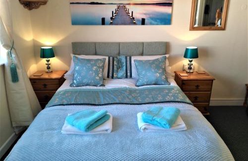 Paignton Apartment | 57 New Esplanade Court, Beach Close By Pool View