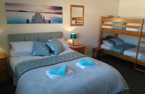 Paignton Apartment | 57 New Esplanade Court, Beach Close By Pool View