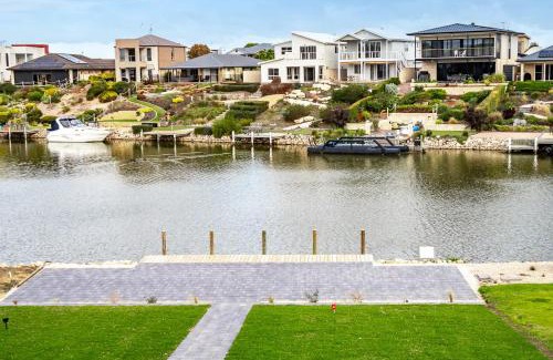 Nangkita House | 5B Blanche Parade Hindmarsh Island - Linen Included