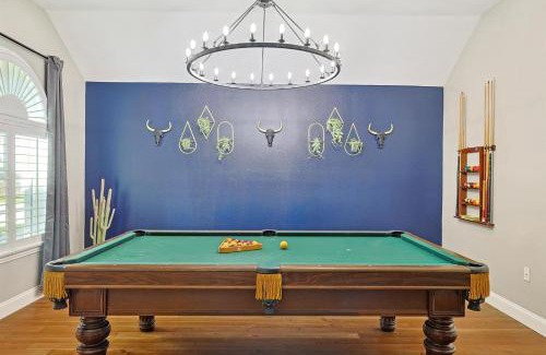 Corinth House | 5BD 2BA w Backyard Oasis Pool Jacuzzi Firepit