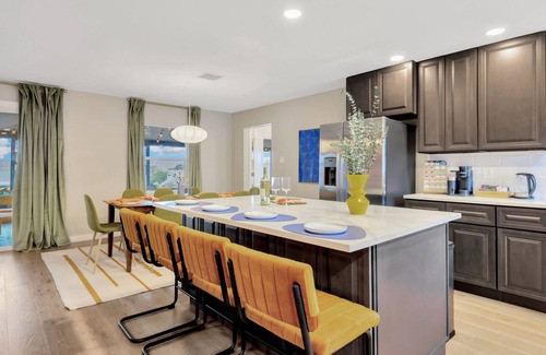 Mission Hills South House | 5bd: 3min to UT - Nearby Army & Navy Enlisting