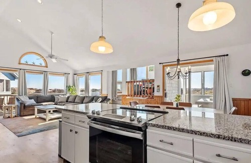 Ocean Sands House | 5bd/4bath short walk to beach with jacuzzi room/hot tub/private pool, ping pong