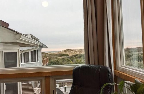 Ocean Sands House | 5bd/4bath short walk to beach with jacuzzi room/hot tub/private pool, ping pong