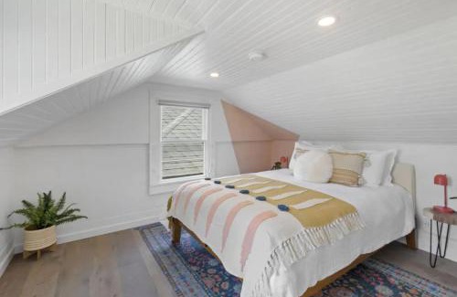Little Italy House | 5BD Home with outdoor space in Little Italy