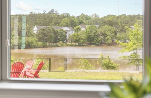 Fort Benning House | 5BD Lakeview Retreat - Fire Pit, Pool Table & BBQ