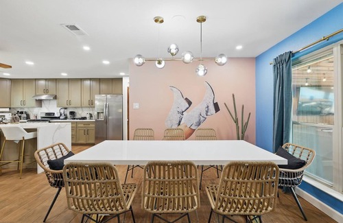 North Richland Hills House | 5BD Vacation Retreat w Pool, Games, Golf Simulator