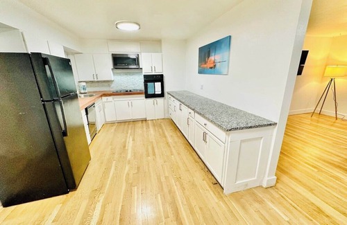 Reno House | 5Bdr/3Baths/7TVs/Sleeps18/11 Beds/Pet OK