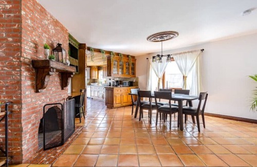 North Hollywood House | 5Bed/POOL - Near Hollywood/Burbank/Universal/Beach