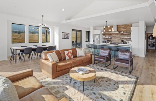 Red Lodge House | 5BR (4 King En-Suites) w/Sauna, Game Room, Mountain Views