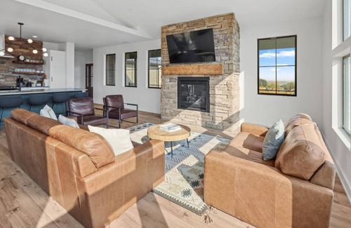 Red Lodge House | 5BR (4 King En-Suites) w/Sauna, Game Room, Mountain Views