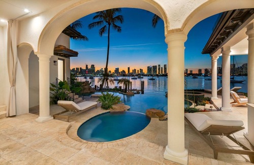 Seybold House | 5BR/5.5BTH Miami Waterfront Villa w/Pool