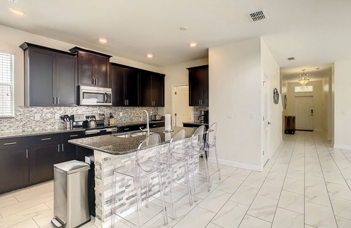 Kissimmee House | 🏝️ 5BR/5BA Home w/Private Pool & Spa, Themed Kids’ Rooms & Resort Water Park | Storey Lake Near Disney