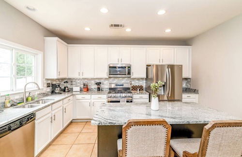 Mount Mourne House | 5BR Casa Hermosa with Pool Access in Mooresville near Lake Norman!