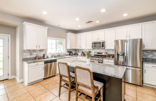 Mount Mourne House | 5BR Casa Hermosa with Pool Access in Mooresville near Lake Norman!