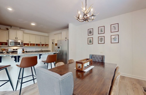Sylva House | 5BR Charming home with Hot tub, Game room and Front Deck