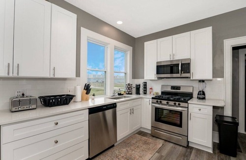 Sandusky House | 5BR Dream Vacation Near Cedar Point!