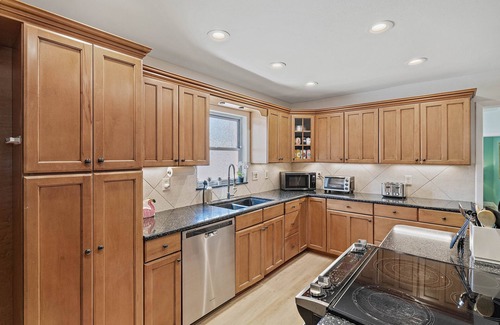 Gulfport House | 5BR family home w/Heated Pool ! Enjoy St Pete & the BEACH