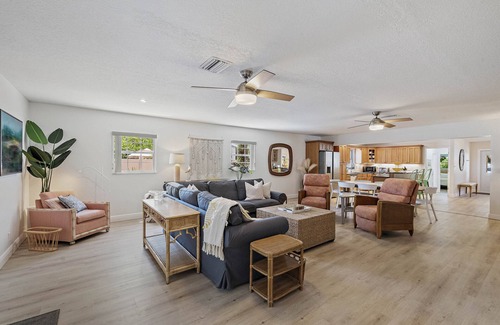 Gulfport House | 5BR family home w/Heated Pool ! Enjoy St Pete & the BEACH