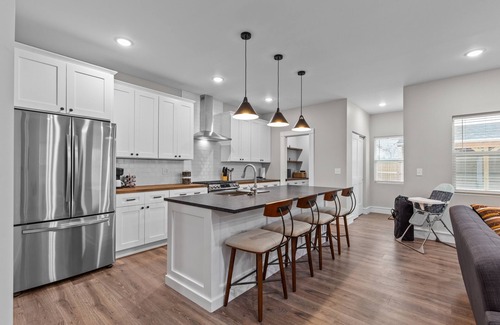The Gate House | 5BR home near SLU wtih EV charger