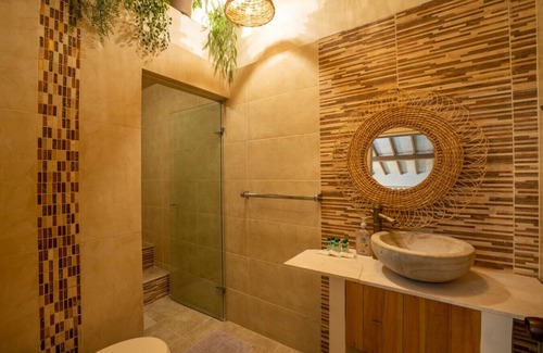 El Poblado Apartment | 5BR House with Jacuzzi inside Provenza-El Poblado