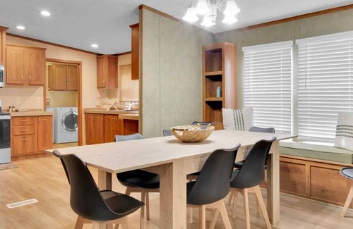 Gatlinburg - Pigeon Forge House | 5BR Lodge in Gatlinburg with Hot Tub