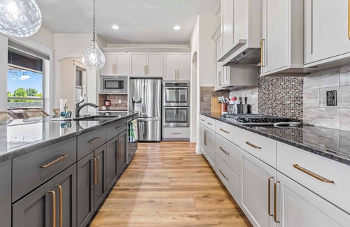 Meridian House | 5BR Retreat + Hot Tub