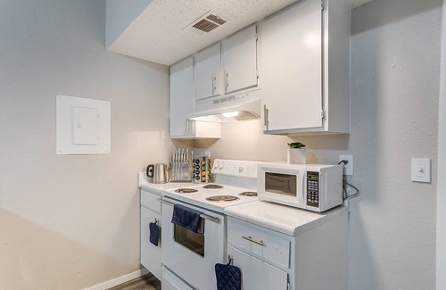 Central Arlington Apartment | 5min to AMH✶9min to MCA✶WiFi✶King Bed✶4K TVs✶②Cars #48
