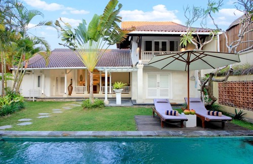 Batubelig Villa | 5Min WALK TO Beach-PRIVATE POOL UMA LIMA 1BR VILLA