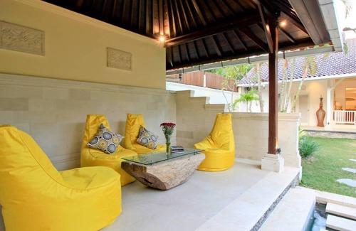 Batubelig Villa | 5Min WALK TO Beach-PRIVATE POOL UMA LIMA 2BR VILLA