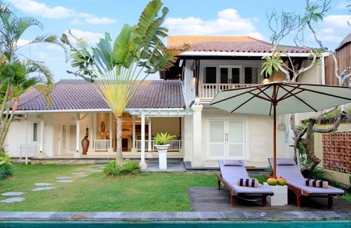 Batubelig Villa | 5Min WALK TO Beach-PRIVATE POOL UMA LIMA 2BR VILLA