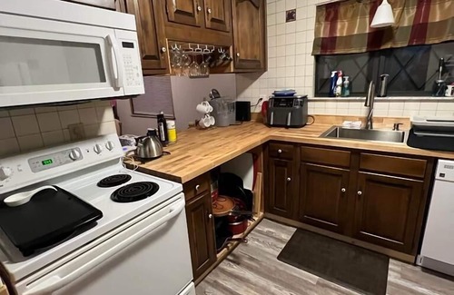 Pocono Summit Ski Chalet | 5Minutes to Kalahari - HolidayChaletPA walk to lake poker/pool table games.