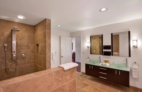 Kailua-Kona Bed & Breakfast | 6,500+sf Private Estate Hosted Bed & Breakfast w/4 King suites