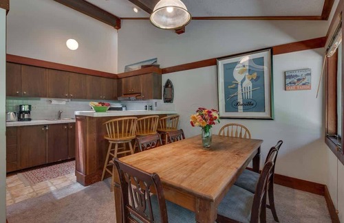 Tahoe City House | 6-8 Miles to Palisades|Alpine|Homewood|Walk to TC