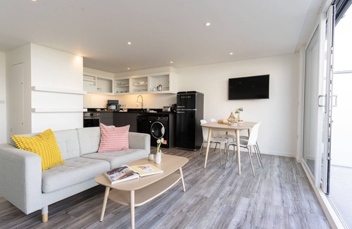 Crantock Apartment | 6 Beachview - apartment in Crantock sleeps 4 guests in 2 bedrooms