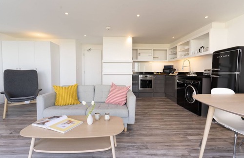 Crantock Apartment | 6 Beachview - apartment in Crantock sleeps 4 guests in 2 bedrooms